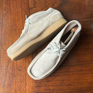 Clarks Men’s Tan Leather Oxfords 8M - in very good condition some marks see pics